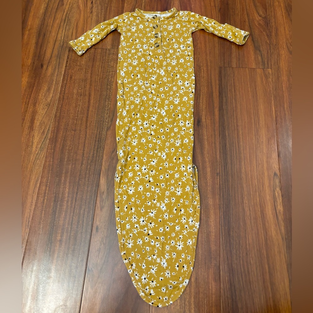 Lou Lou & Company dandelion yellow white flower long sleeve sleep gown